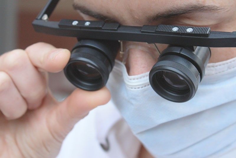 Gafas webbomb Grid: Gafas estenopeicas (gafas raster): el entrenador ocular  (Visual Aids) con soportes plegables
